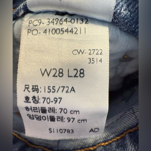 Levi's Women's High-Rise Wedgie Straight Cropped Jeans Size 28 - Picture 8 of 9